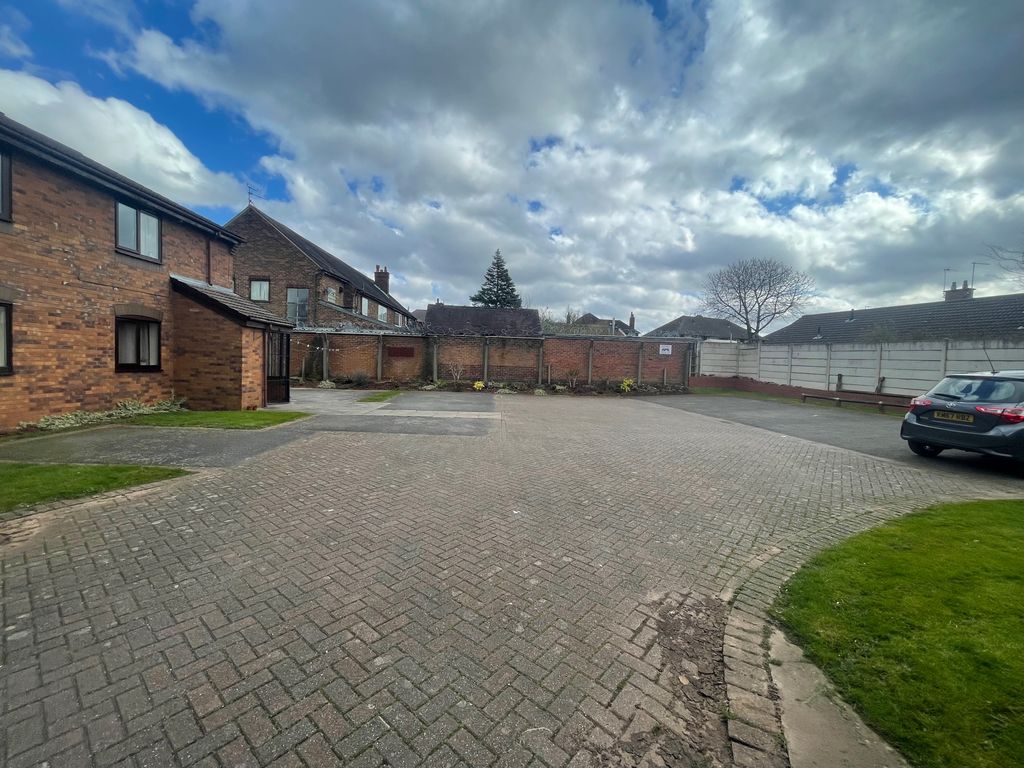 Property photo 2 of 8 Front