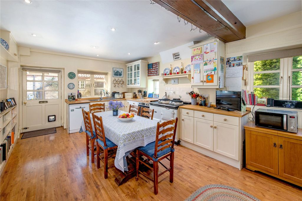 Property photo 3 of 25 Kitchen