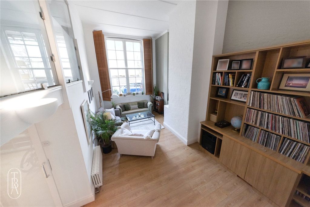 Property photo 2 of 27 Picture No. 31