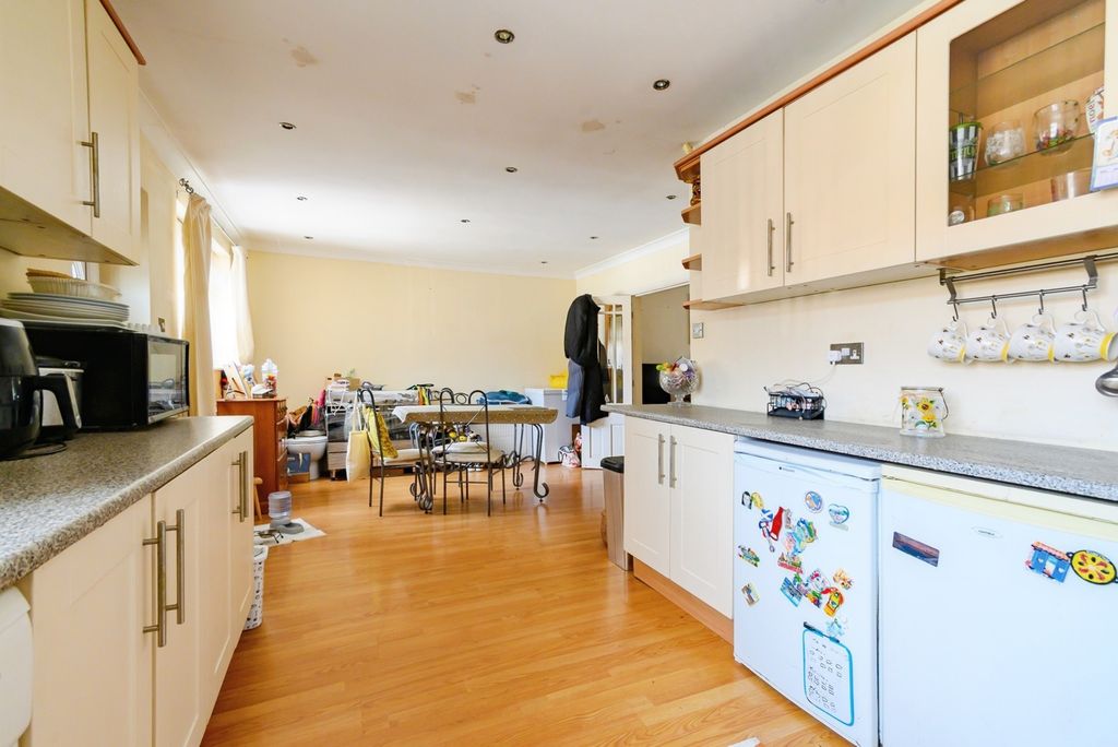 Property photo 3 of 17 Photo