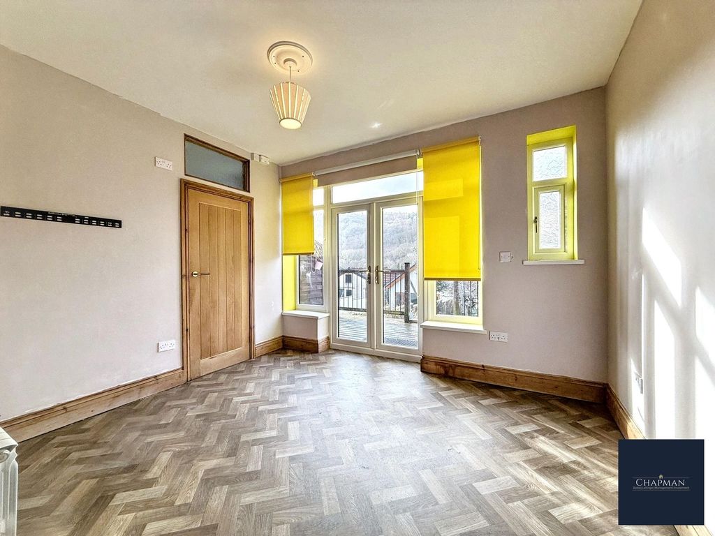 Property photo 3 of 21