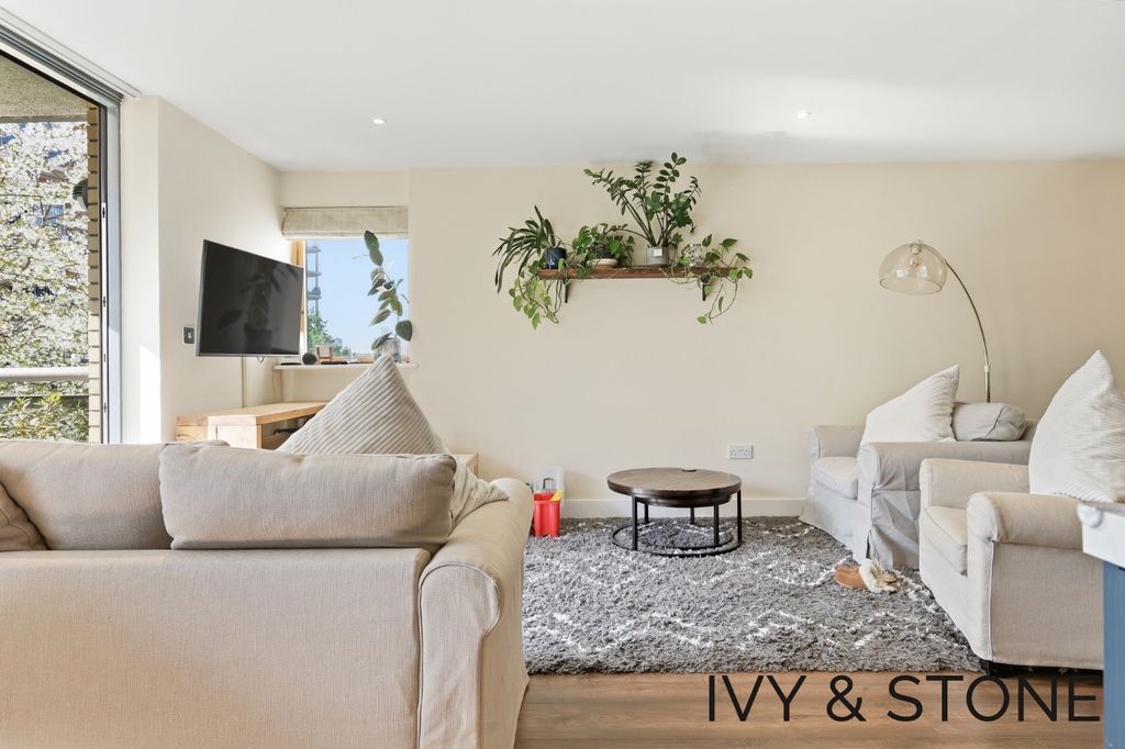 Property photo 3 of 14 4875292