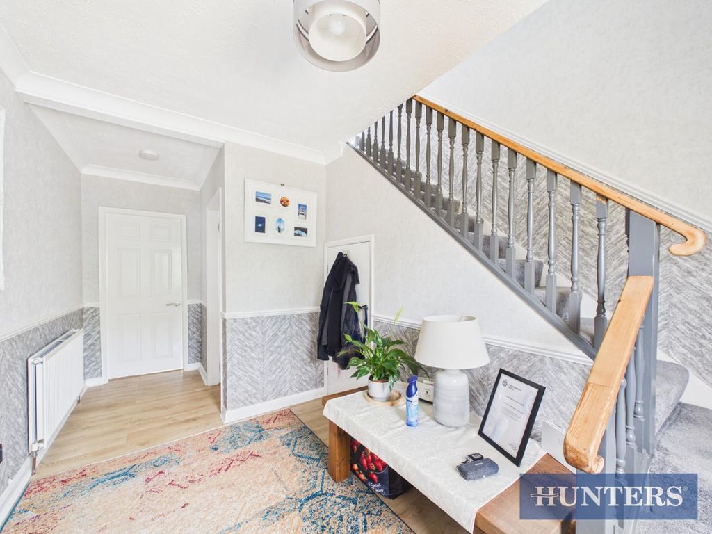 Property photo 2 of 10 Entrance Hall