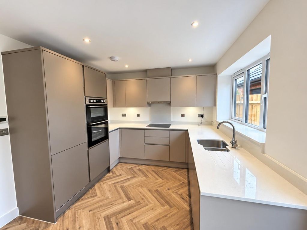 Property photo 3 of 15 Kitchen