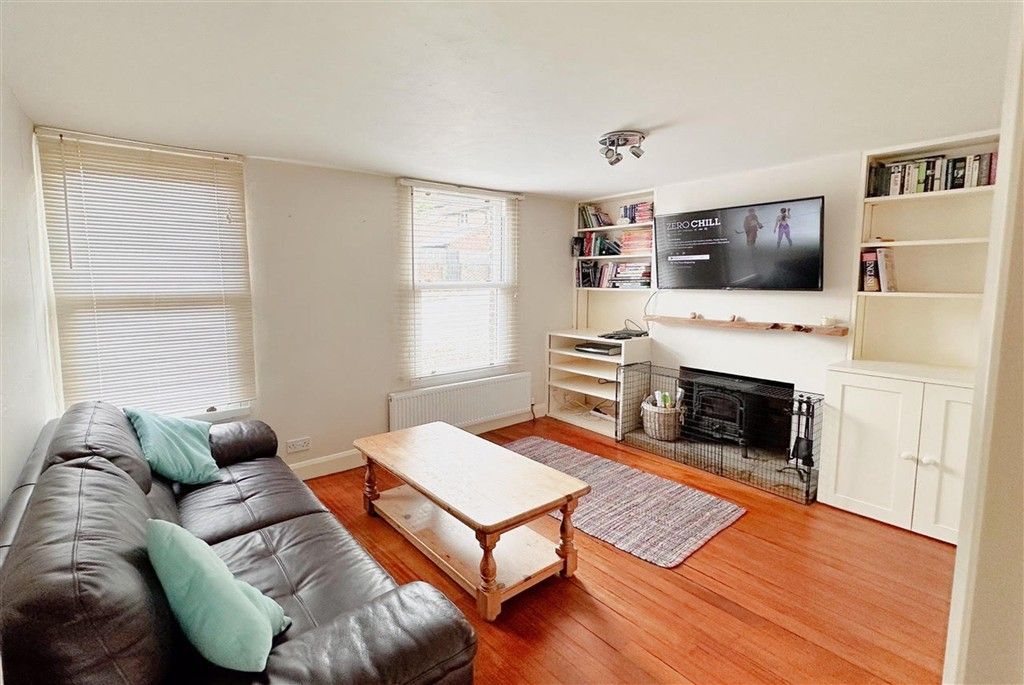 Property photo 1 of 15 Lounge