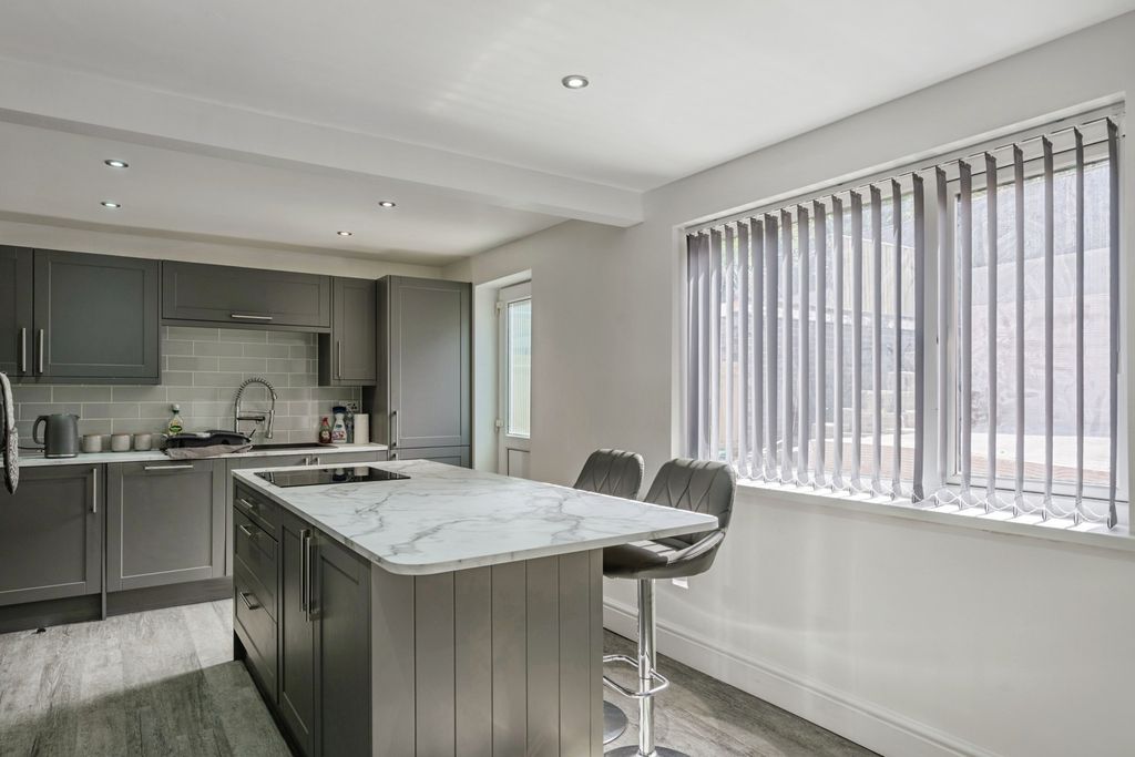 Property photo 3 of 17 Pbox-Img.Jpg