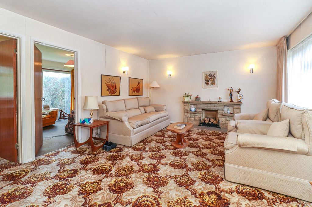Property photo 3 of 15 Lounge