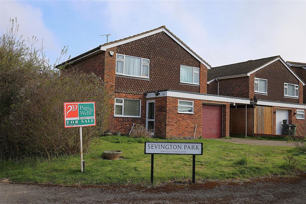 Property photo 1 of 10 Sevington .Jpg