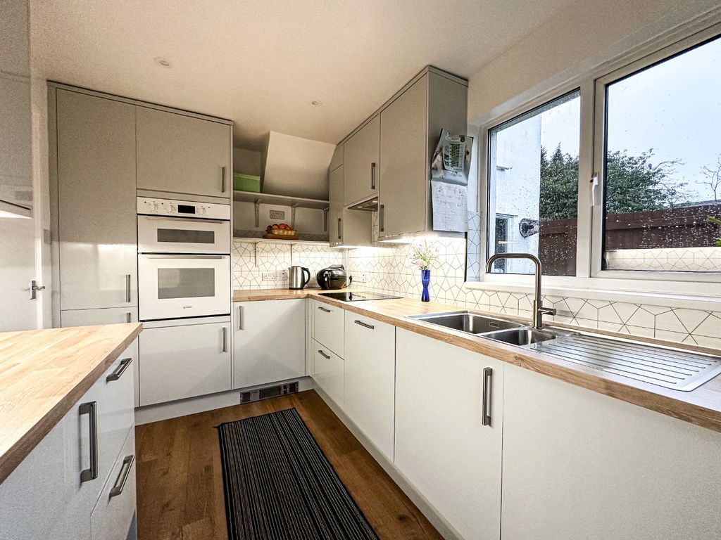 Property photo 3 of 21 4762155