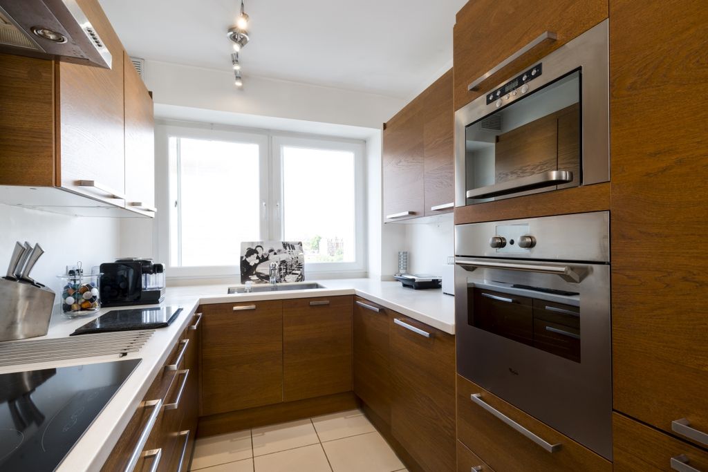 Property photo 3 of 9 Kitchen