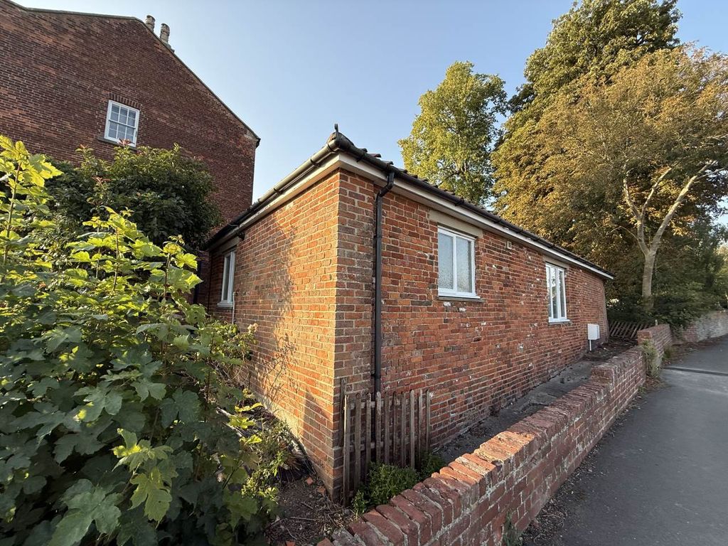 Property photo 2 of 9 External
