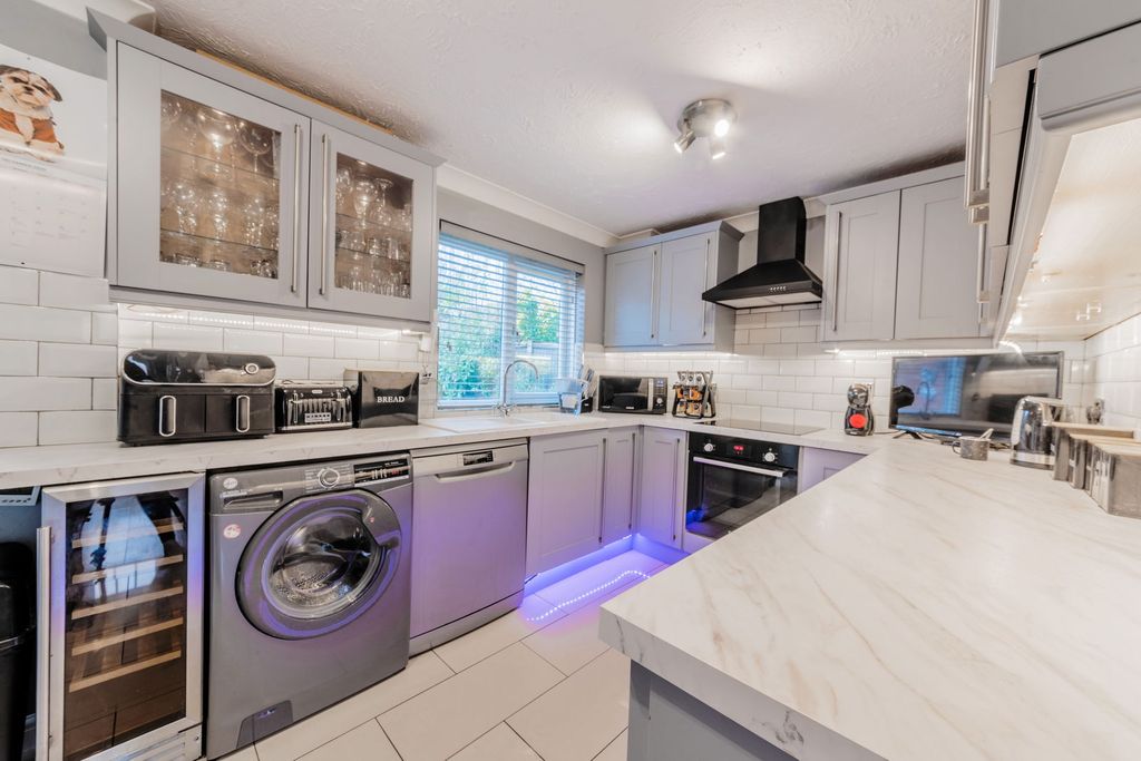 Property photo 2 of 34