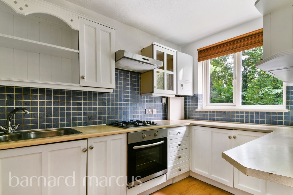 Property photo 1 of 8 Kitchen