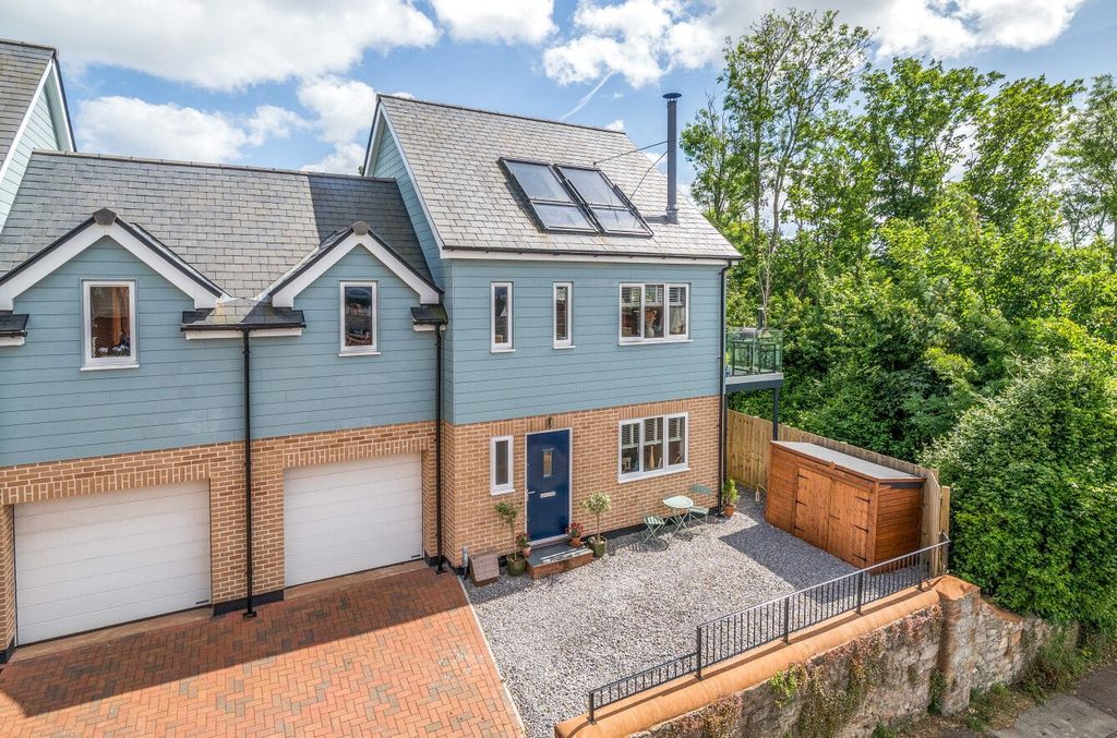 Property photo 1 of 21 Outside Front