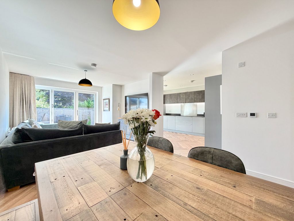 Property photo 3 of 33