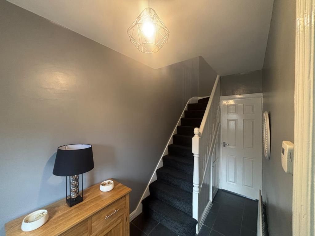 Property photo 2 of 10 Entrance Hall