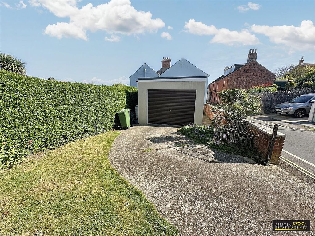 Property photo 3 of 16