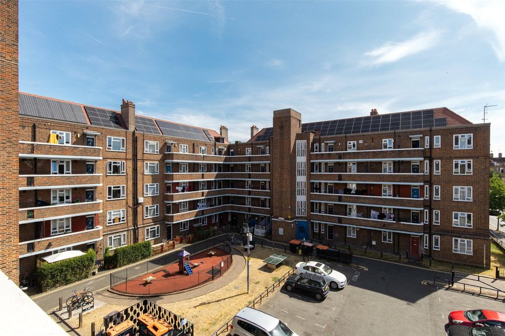 Property photo 1 of 9 Linslade House, E2