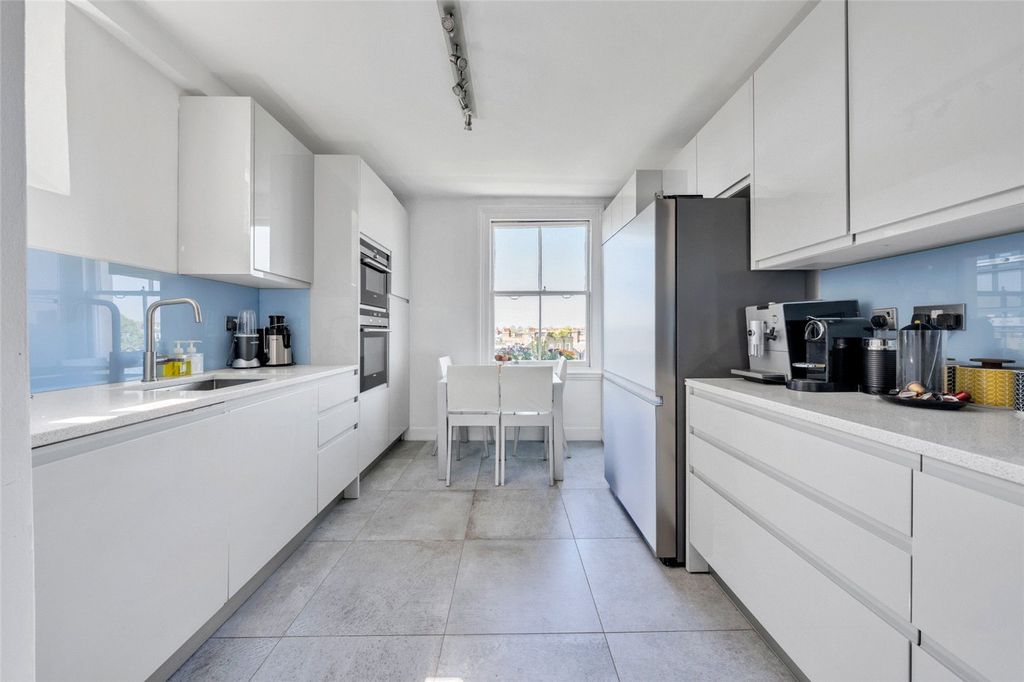 Property photo 2 of 22 Picture No. 45