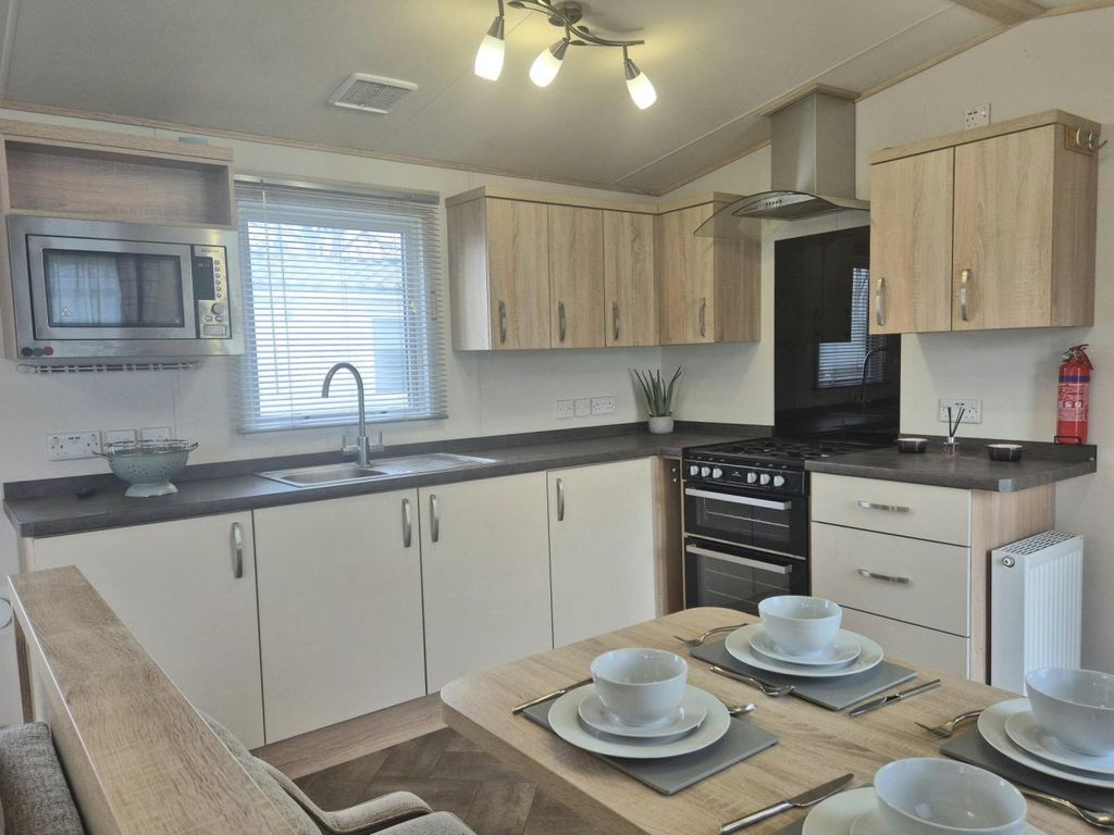 Property photo 3 of 6 Purqx69Aef14A06818.Jpg