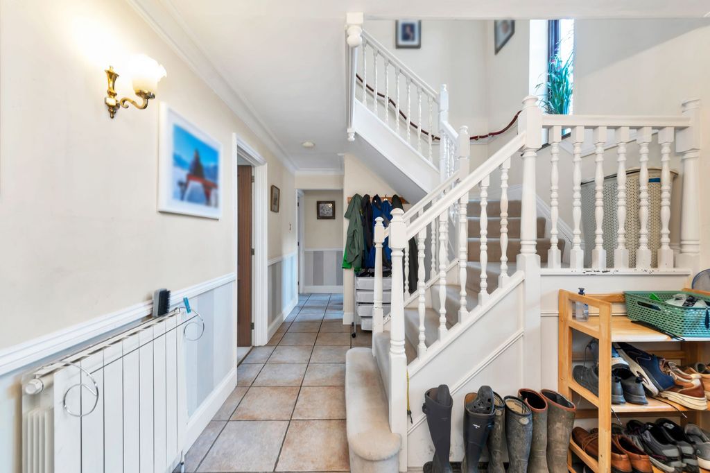 Property photo 3 of 23