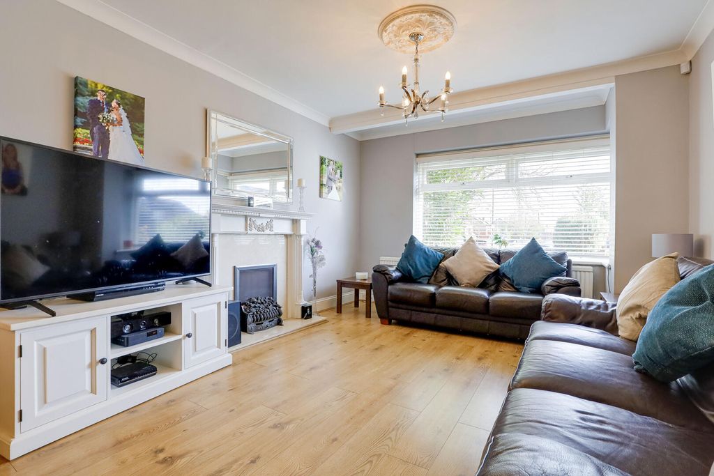 Property photo 2 of 32 Living Room