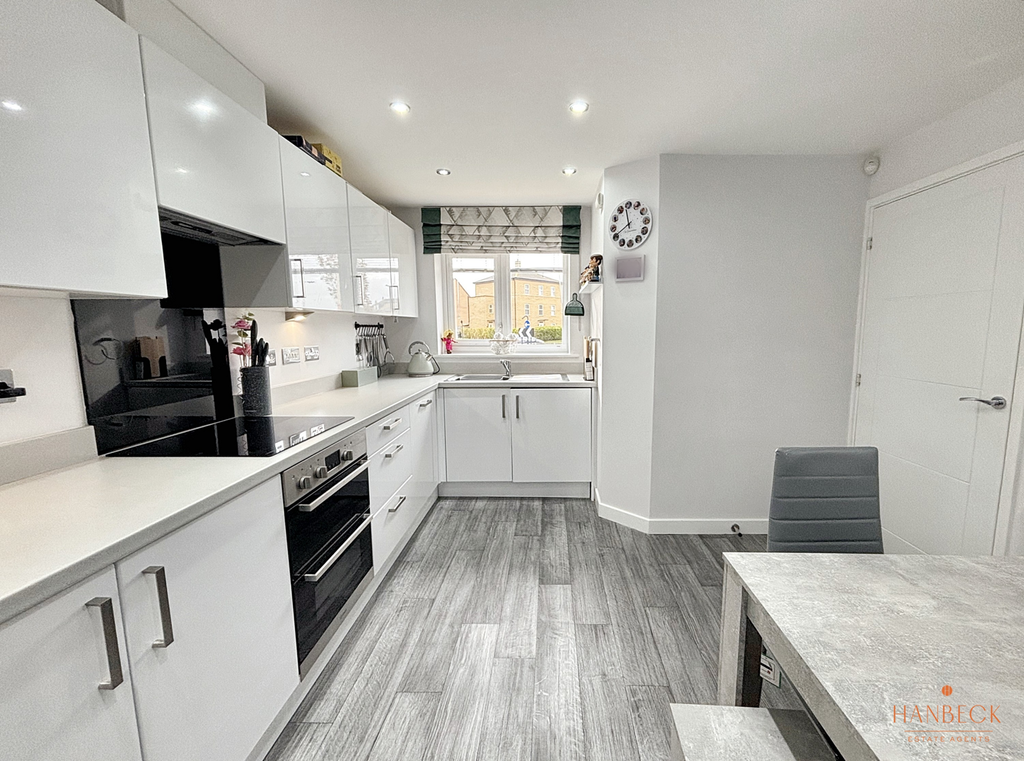 Property photo 3 of 21 Kitchen