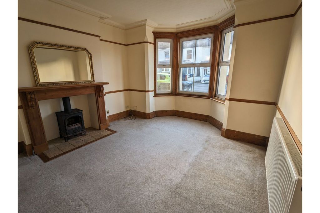 Property photo 2 of 22 Living Room