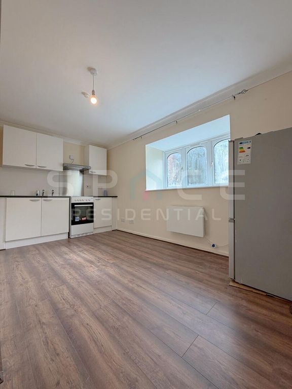 Property photo 2 of 9 Kitchen