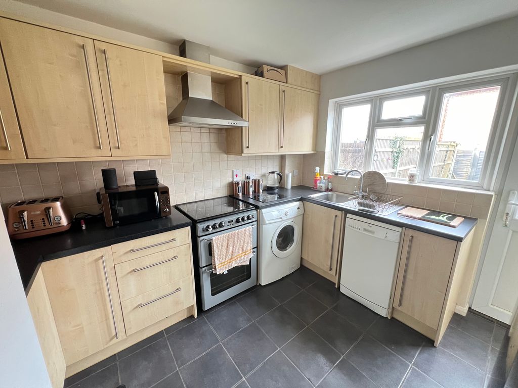Property photo 3 of 7 Kitchen