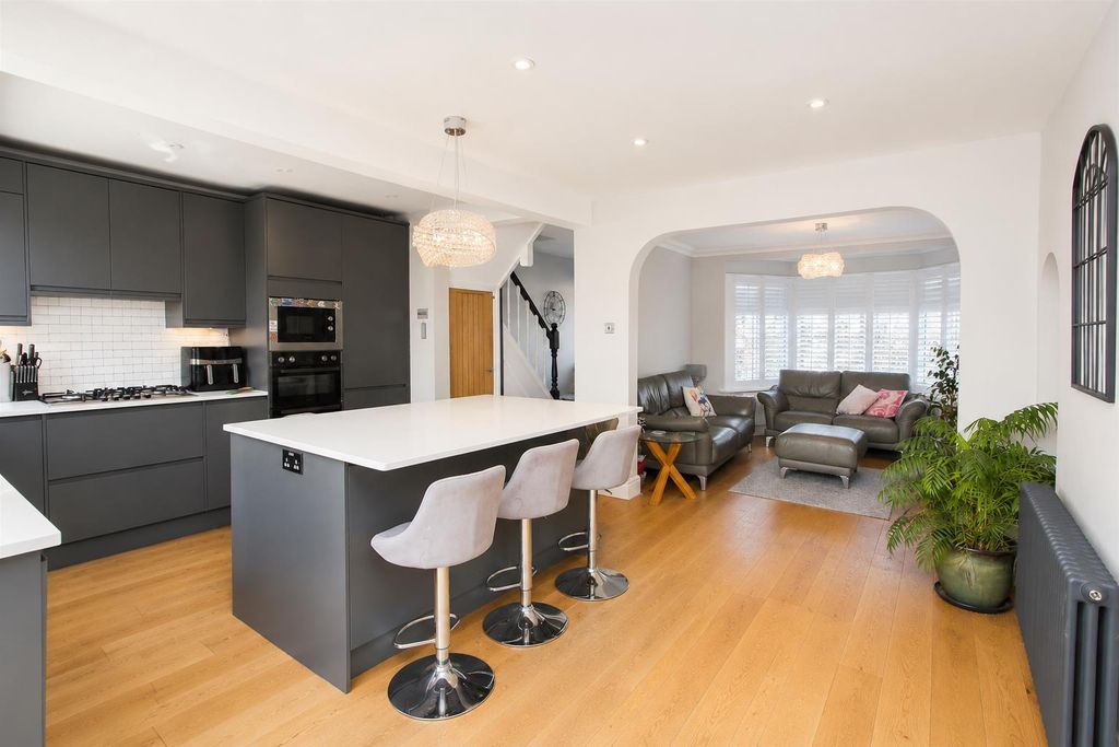 Property photo 1 of 16 Din.Jpg