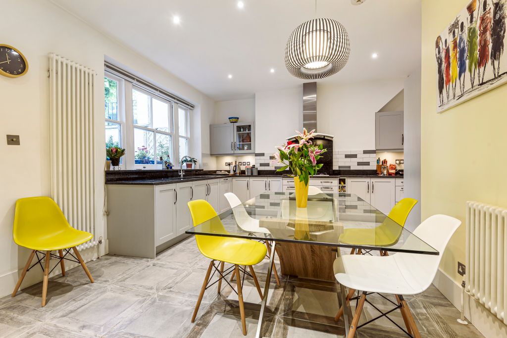 Property photo 2 of 21 Front