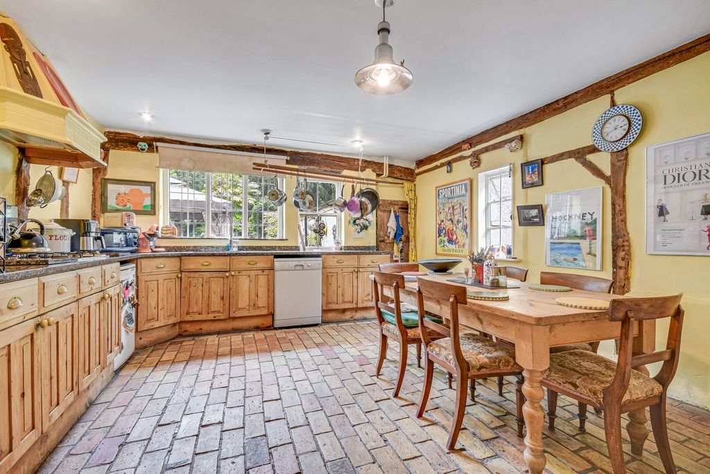 Property photo 2 of 32