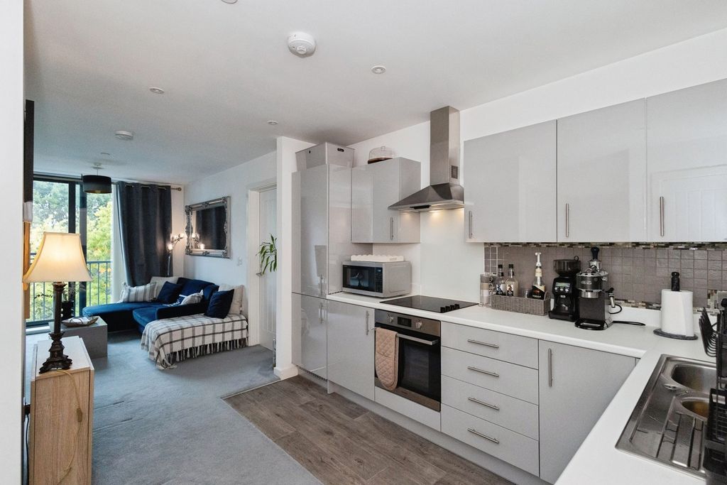 Property photo 2 of 21 Pbox-Img.Jpg