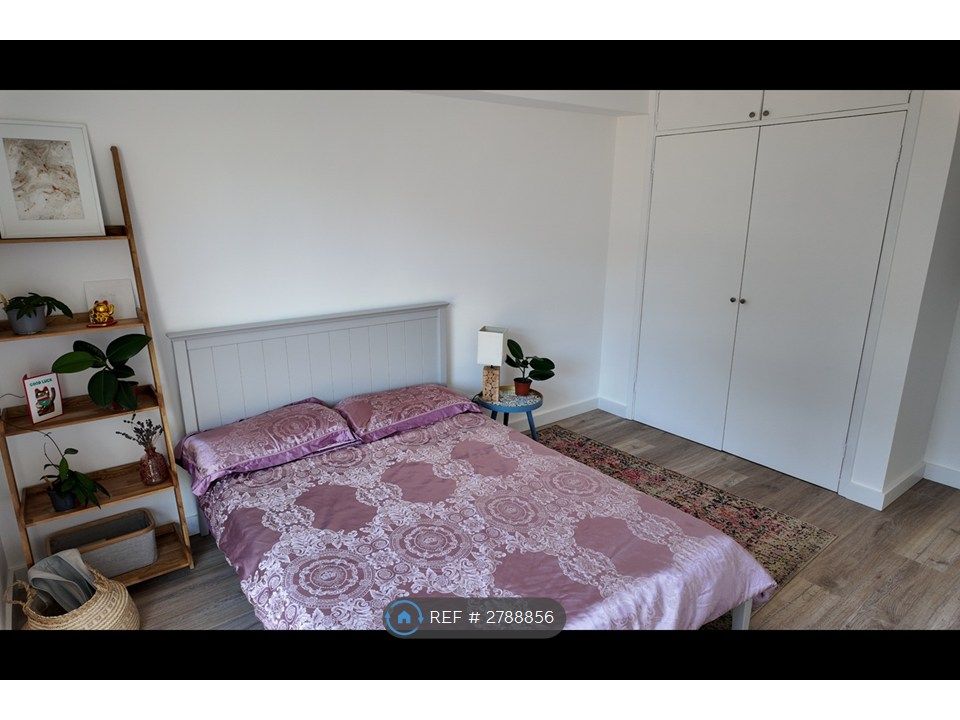 Property photo 3 of 10 Bedroom