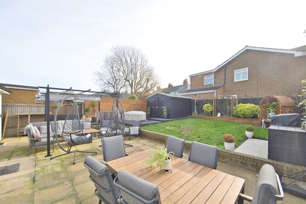 Property photo 3 of 17 Picture 3