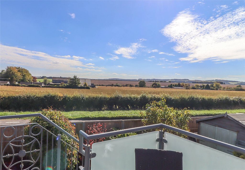 Property photo 3 of 24 Picture No. 11