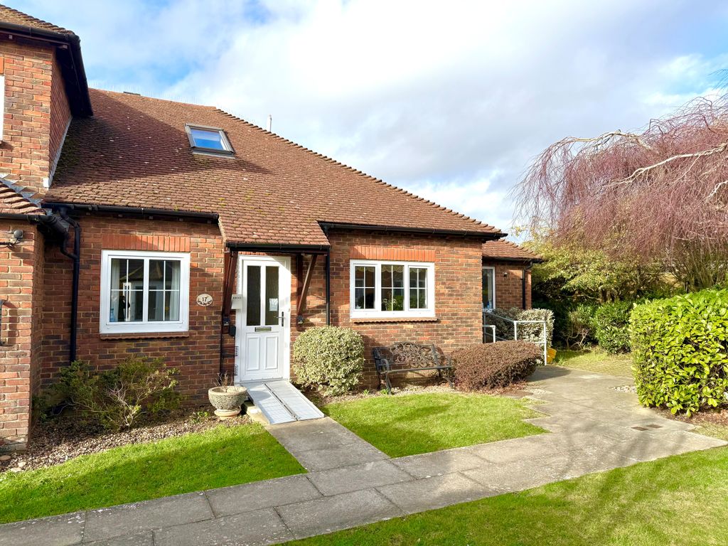 Property photo 1 of 17 17 Barton Court Front 1