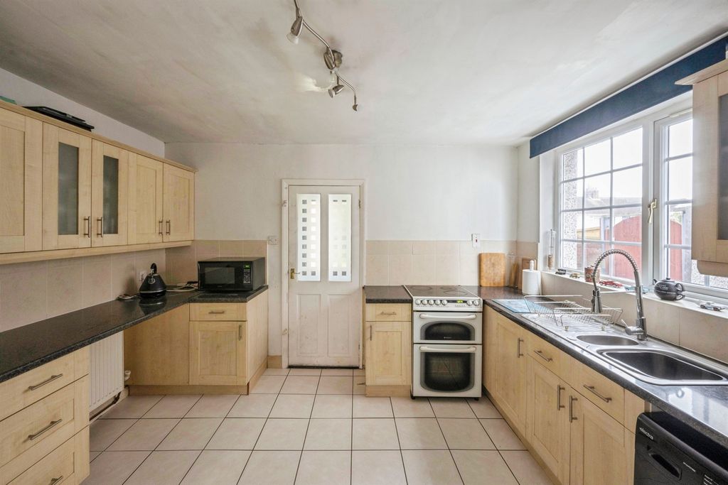 Property photo 3 of 14