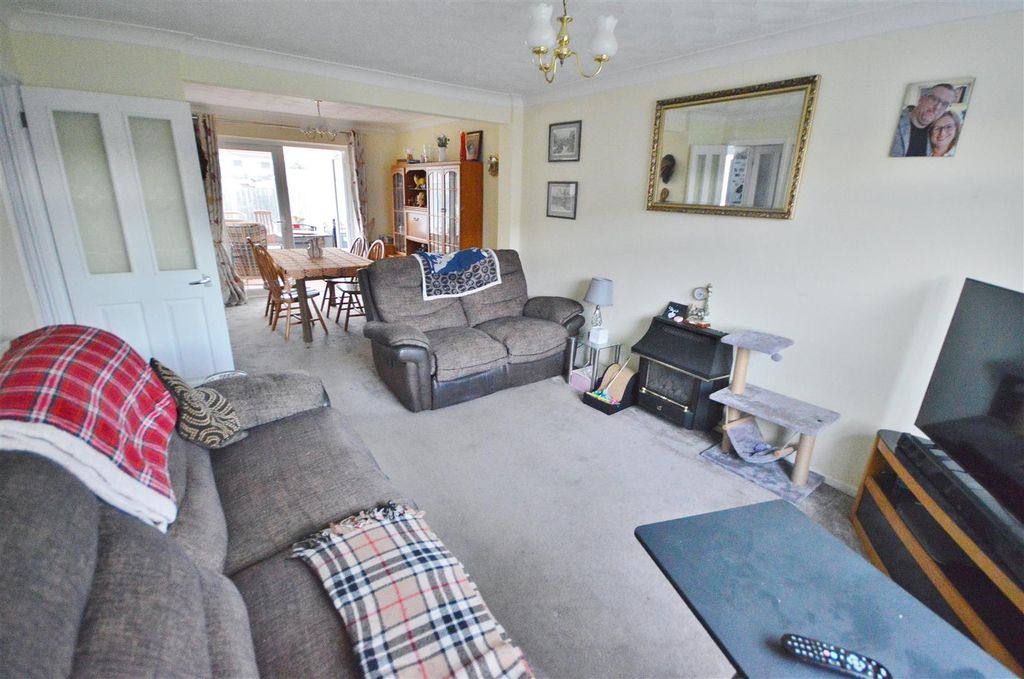 Property photo 2 of 18 Lounge/Diner