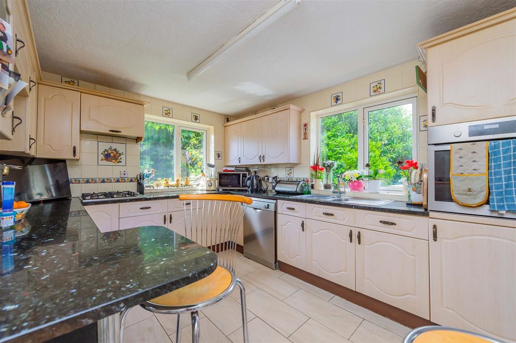 Property photo 3 of 40 Kitchen
