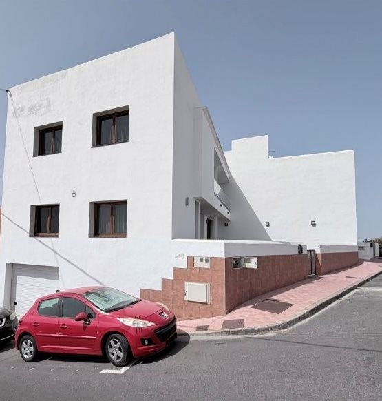 Property photo 1 of 25 Corner Townhouse In San Miguel