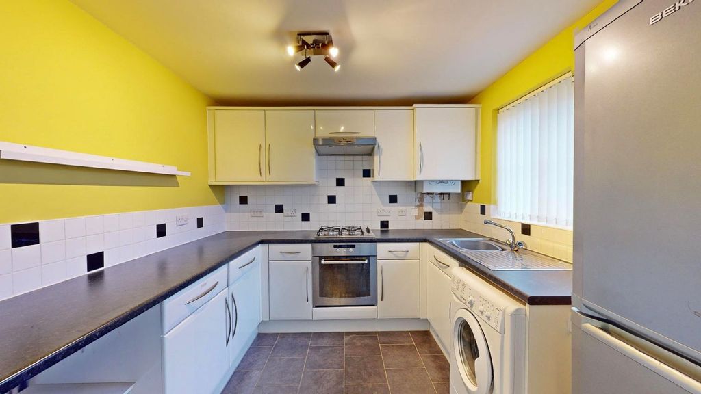 Property photo 3 of 16