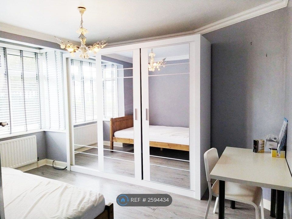 Property photo 3 of 11 Bedroom1_View01