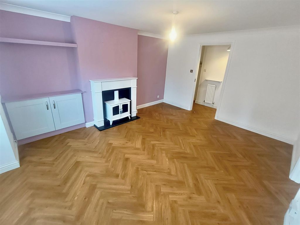 Property photo 2 of 18 Livign.Jpg