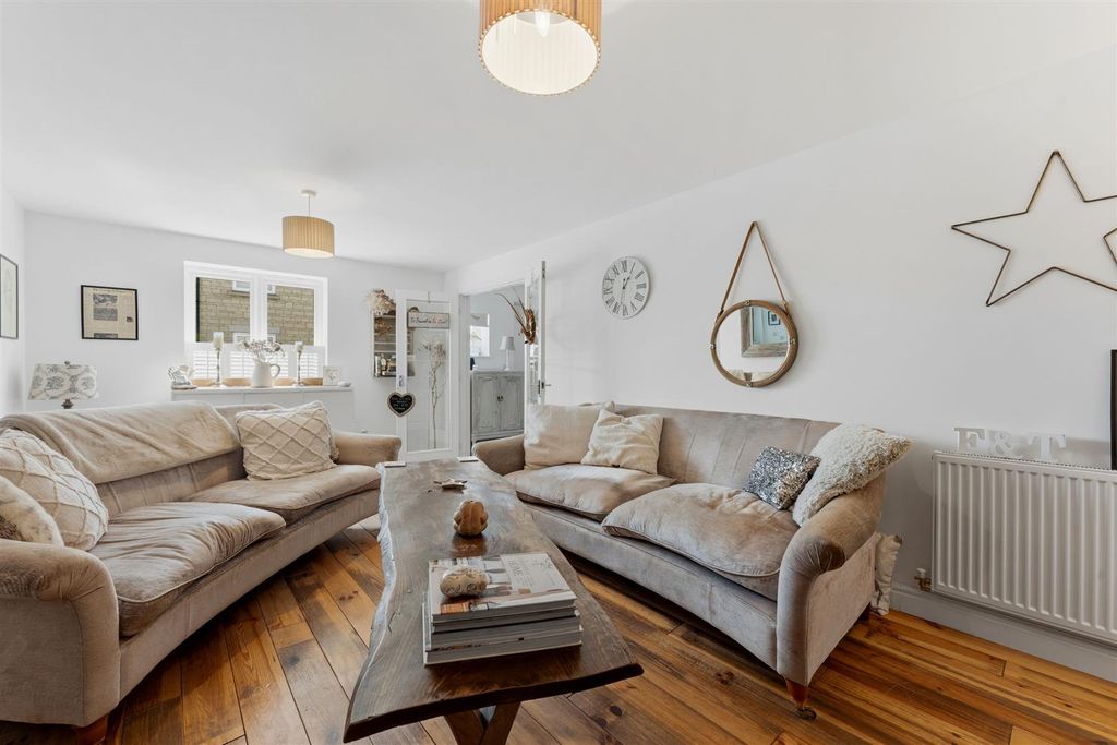 Property photo 2 of 37 Huntsfielddrive_12.Jpg