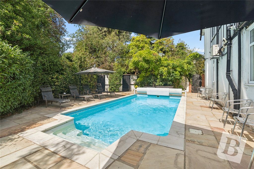 Property photo 2 of 24 Swimming Pool