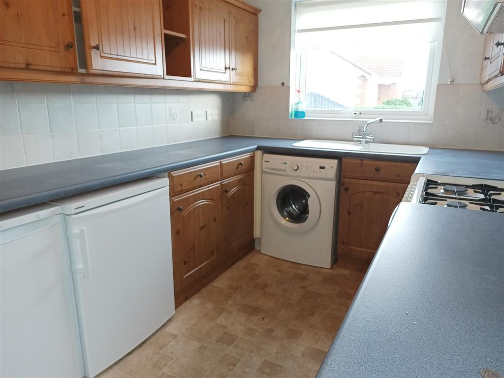 Property photo 3 of 12 Kitchen 3.Jpg