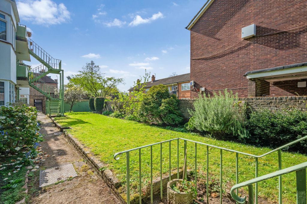 Property photo 2 of 8