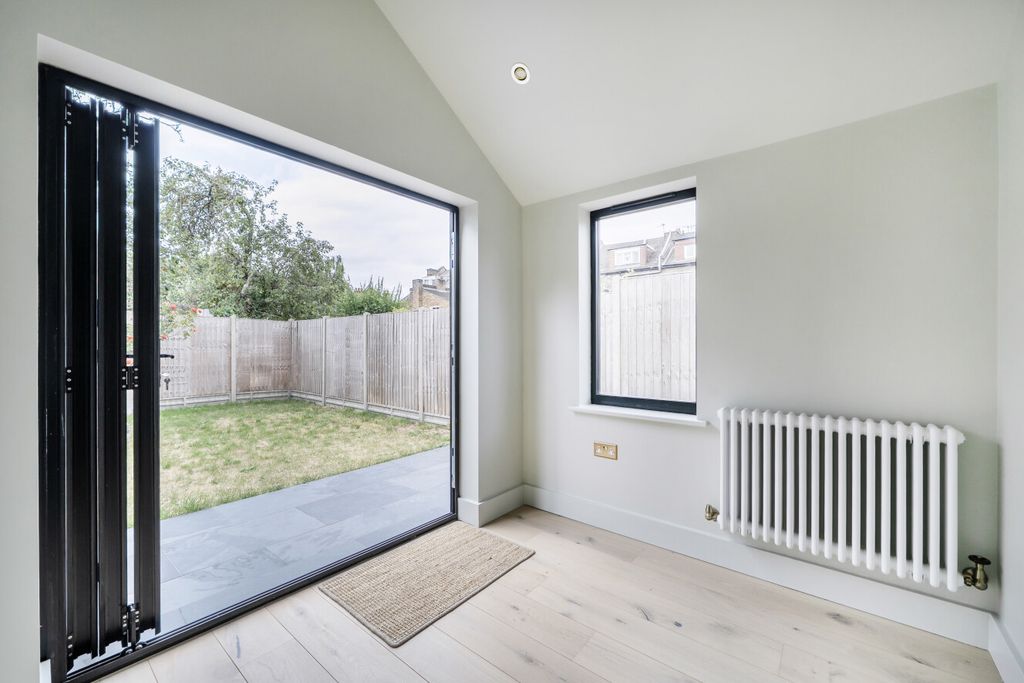 Property photo 3 of 19 1493922-12-6A5621...
